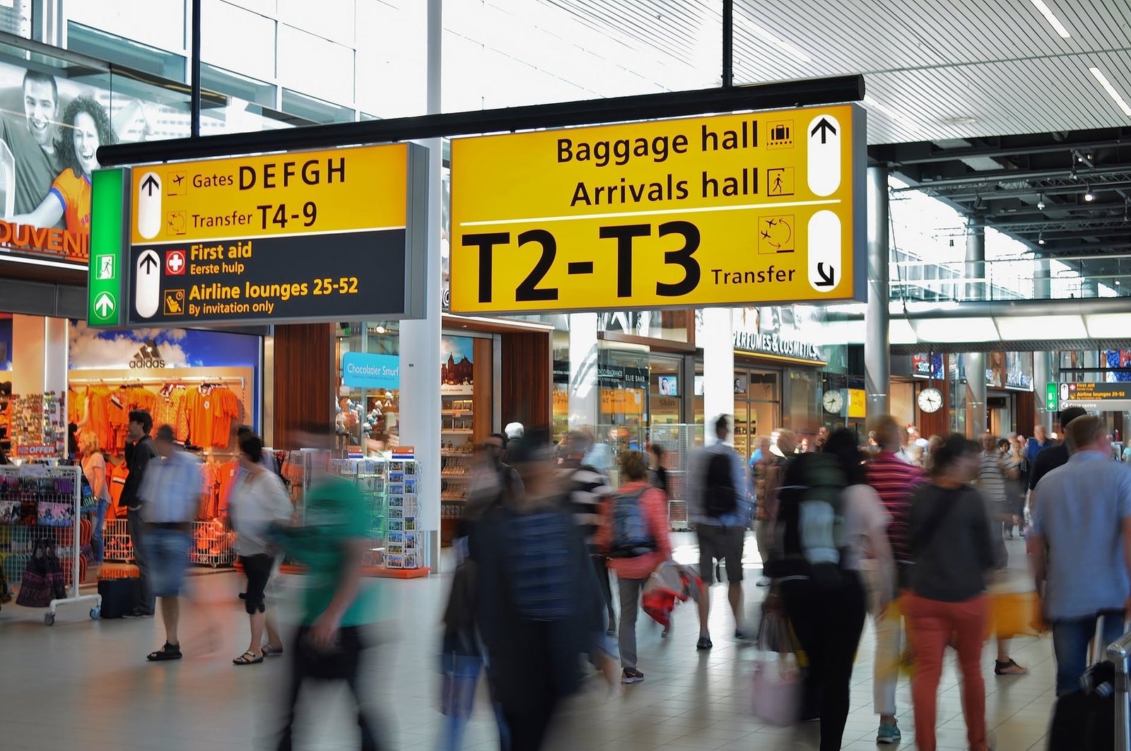 people sign traveling blur